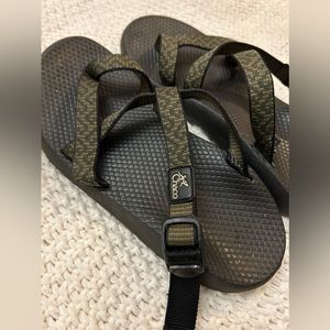 Womens chacos size 8